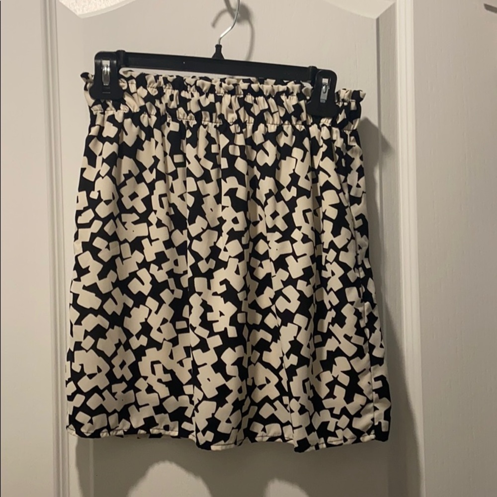 Black/beige skirt